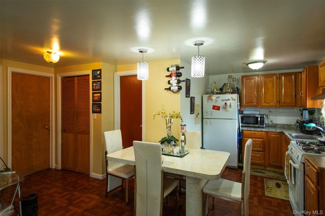 8 Brightside Avenue, Central Islip, NY 11722