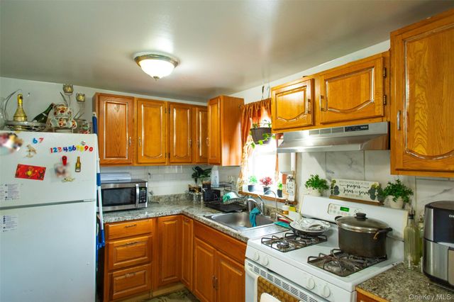 8 Brightside Avenue, Central Islip, NY 11722