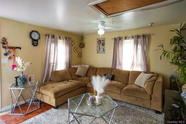 8 Brightside Avenue, Central Islip, NY 11722