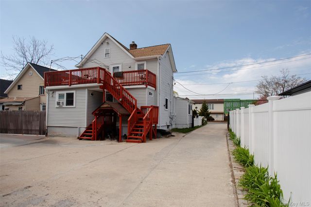 8 Brightside Avenue, Central Islip, NY 11722