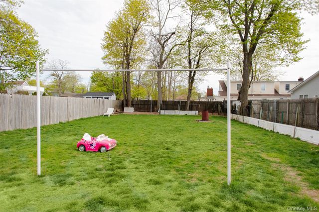 8 Brightside Avenue, Central Islip, NY 11722