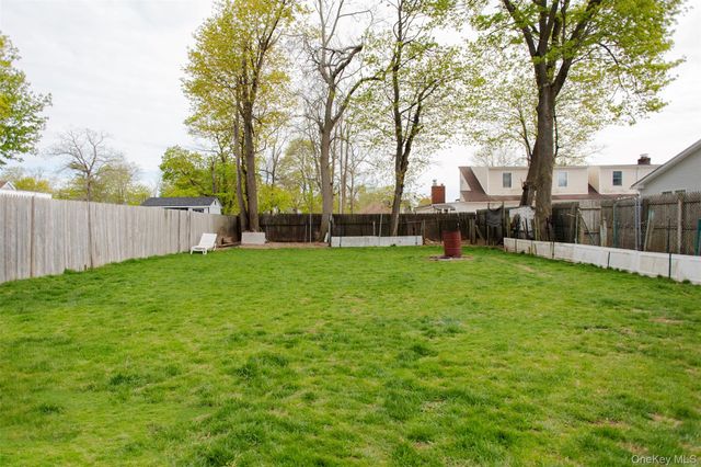 8 Brightside Avenue, Central Islip, NY 11722