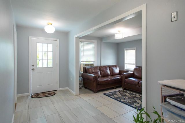 8 Brightside Avenue, Central Islip, NY 11722