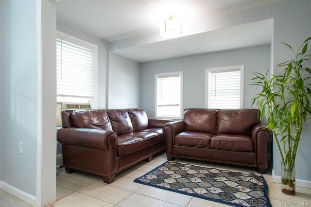 8 Brightside Avenue, Central Islip, NY 11722