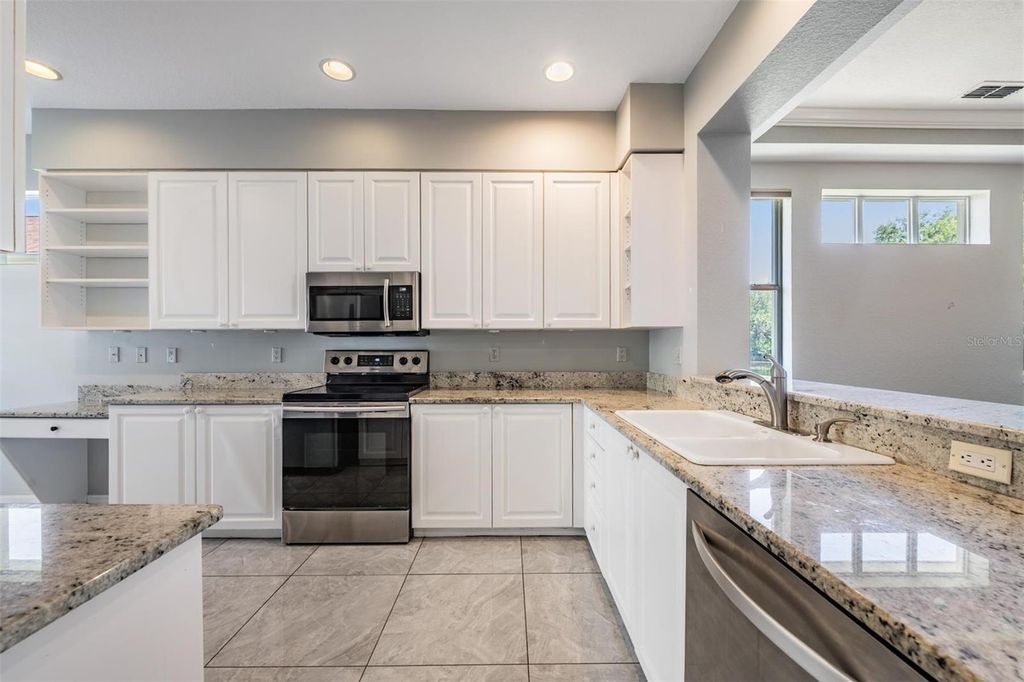 Image 11 of property listing at 12752 ASTON CREEK DRIVE, Tampa, FL 33626