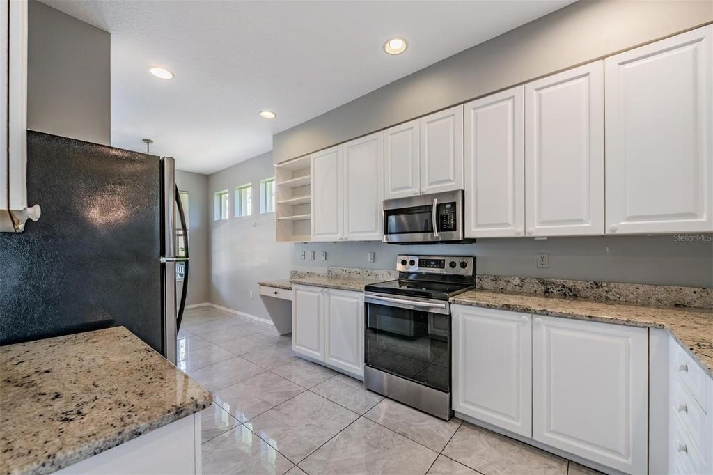 Image 12 of property listing at 12752 ASTON CREEK DRIVE, Tampa, FL 33626