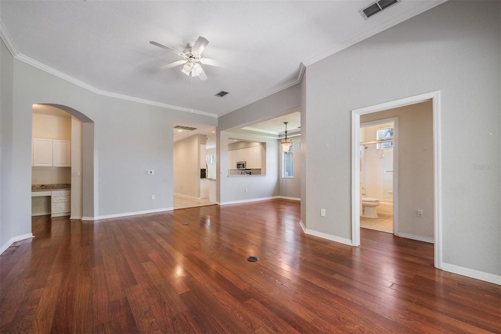 Image 17 of property listing at 12752 ASTON CREEK DRIVE, Tampa, FL 33626