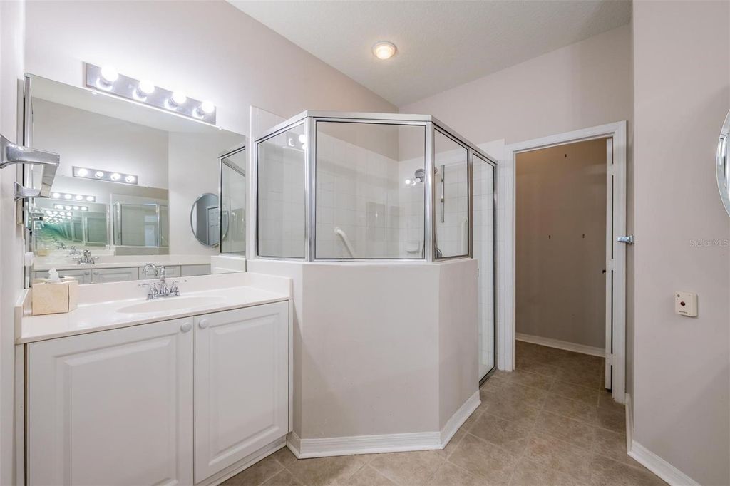 Image 23 of property listing at 12752 ASTON CREEK DRIVE, Tampa, FL 33626