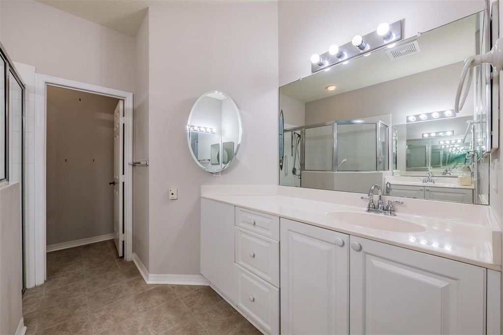 Image 25 of property listing at 12752 ASTON CREEK DRIVE, Tampa, FL 33626
