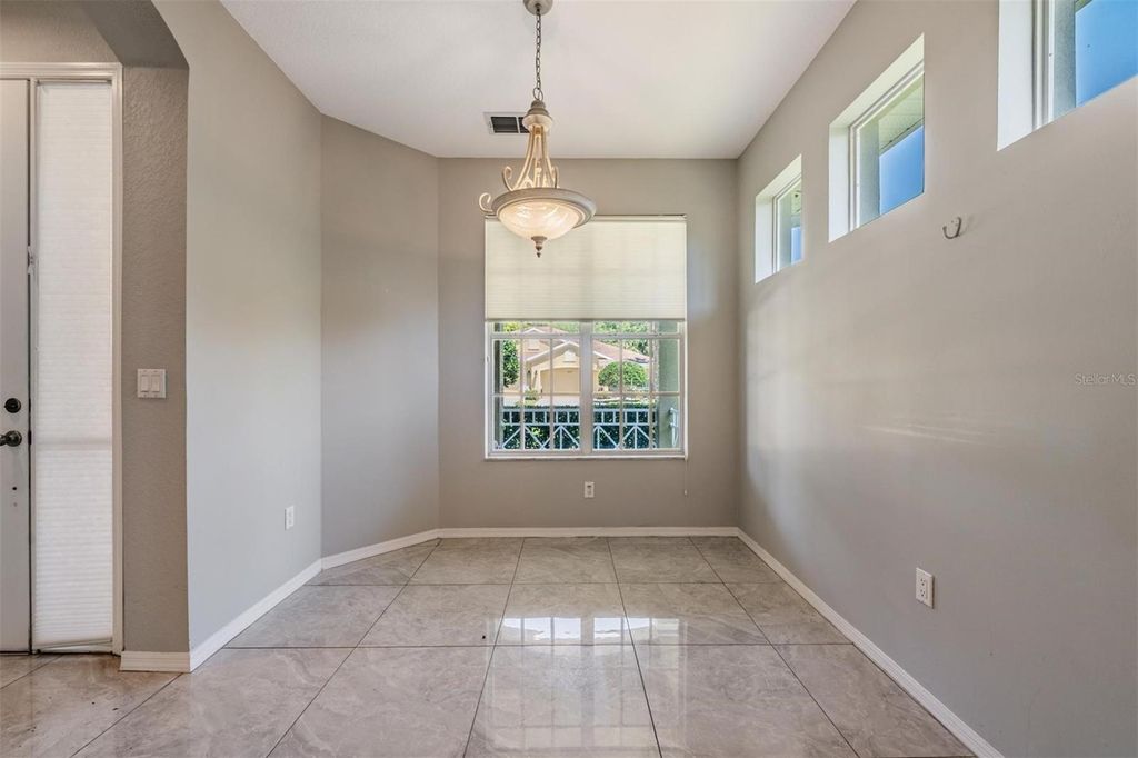 Image 6 of property listing at 12752 ASTON CREEK DRIVE, Tampa, FL 33626