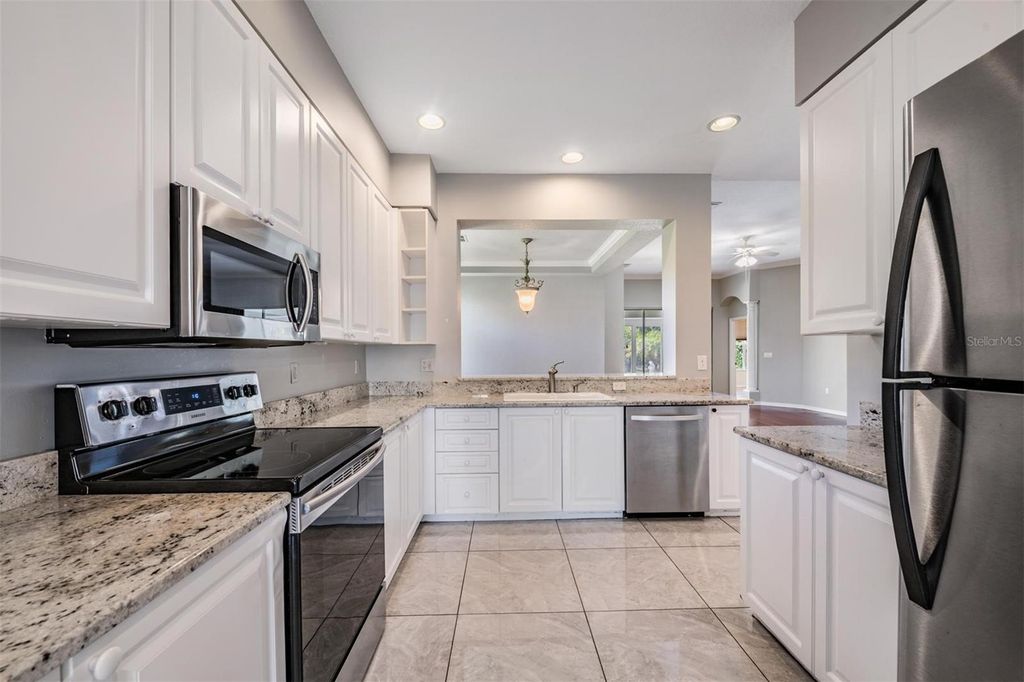 Image 10 of property listing at 12752 ASTON CREEK DRIVE, Tampa, FL 33626