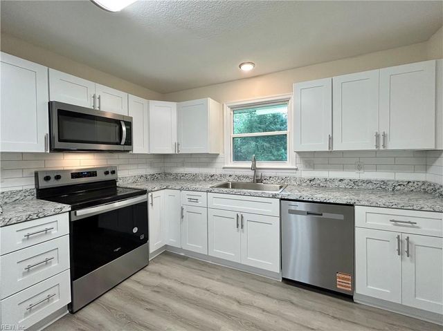 3210 Hornsea RD, Chesapeake, VA 23325