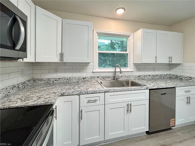 3210 Hornsea RD, Chesapeake, VA 23325