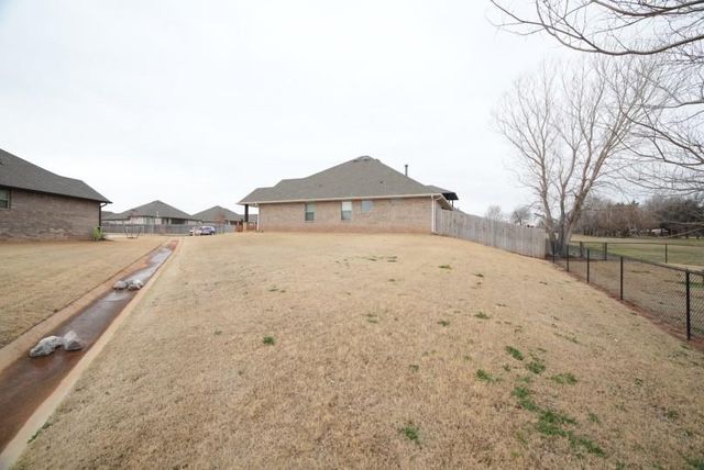 2253 N Payton Court Court, Mustang, OK 73064