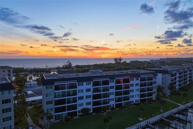 8977 MIDNIGHT PASS ROAD 519, Sarasota, FL 34242