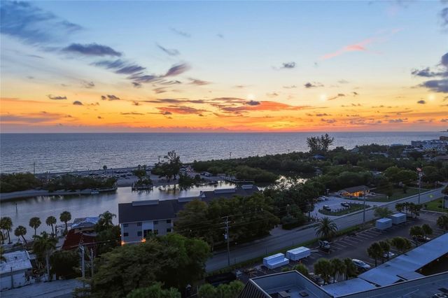 8977 MIDNIGHT PASS ROAD 519, Sarasota, FL 34242
