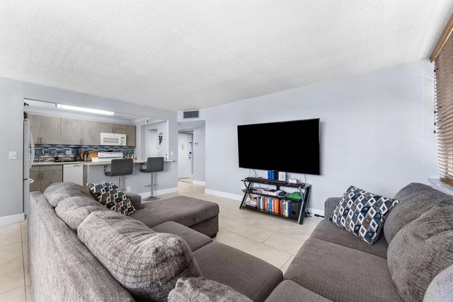 2751 Taft Street 403, Hollywood, FL 33020