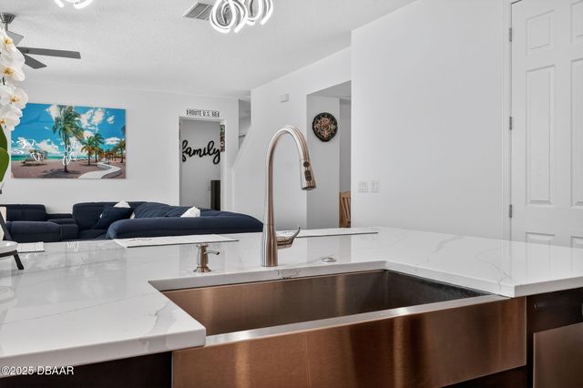 6022 Sierra Crown Street, Mount Dora, FL 32757