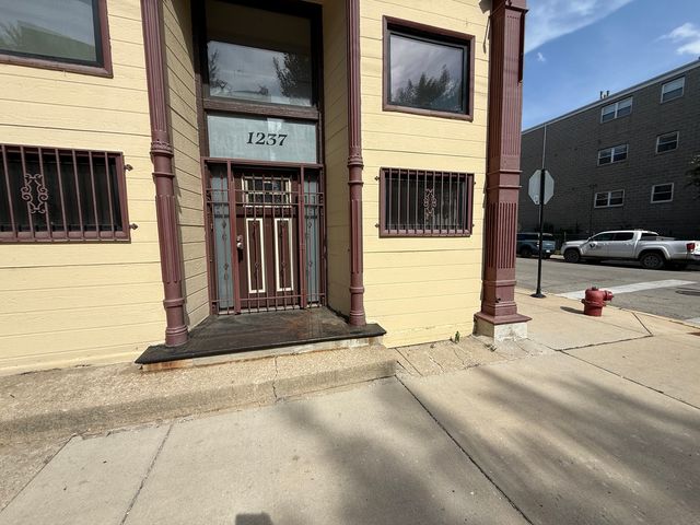 1237 N Noble Street 1F, Chicago, IL 60642
