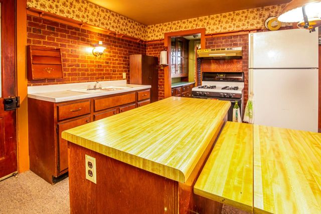 1412 S 9th STREET, Watertown, WI 53094