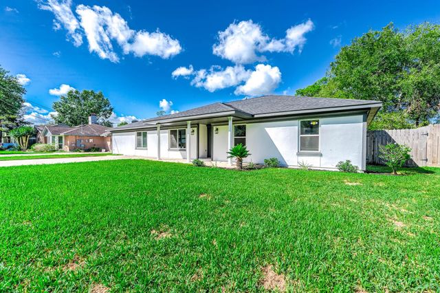 5012 Harbor Light Drive, Dickinson, TX 77539