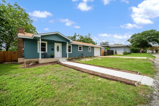 385 W Faust, New Braunfels, TX 78130