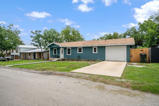 385 W Faust, New Braunfels, TX 78130
