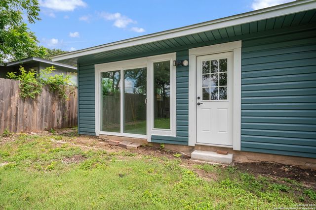 385 W Faust, New Braunfels, TX 78130