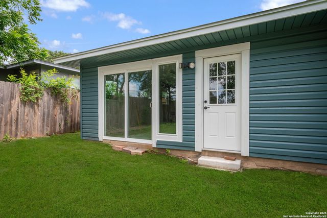 385 W Faust, New Braunfels, TX 78130