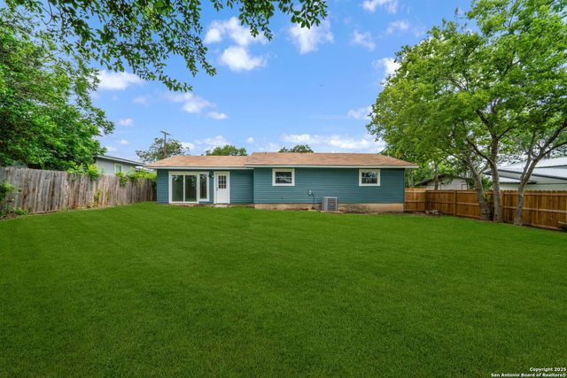 385 W Faust, New Braunfels, TX 78130