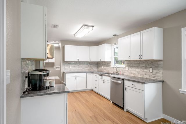 385 W Faust, New Braunfels, TX 78130