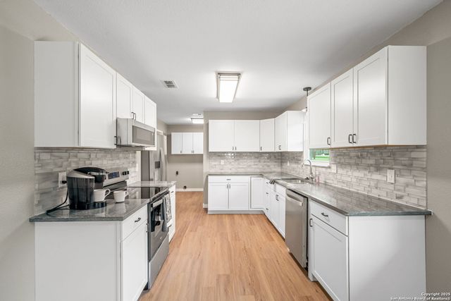 385 W Faust, New Braunfels, TX 78130