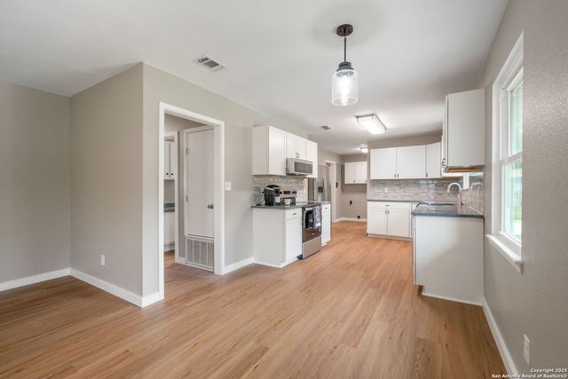 385 W Faust, New Braunfels, TX 78130