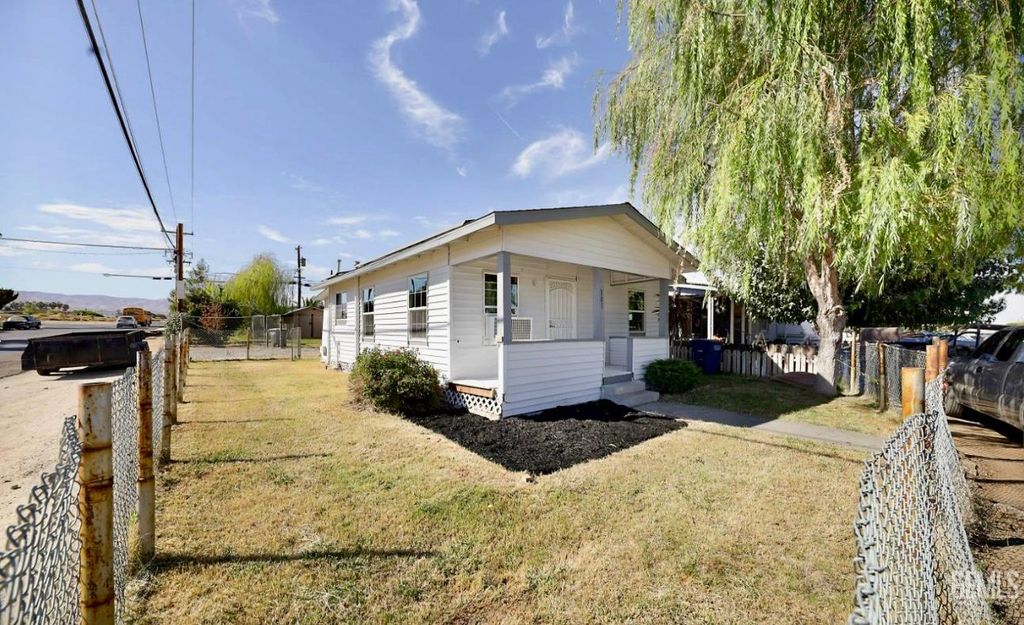 101 Madison Street, Taft, CA 93268