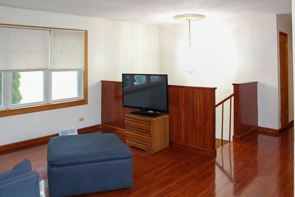 409 E Cherry Hill, Addison, IL 60101 — photo 4