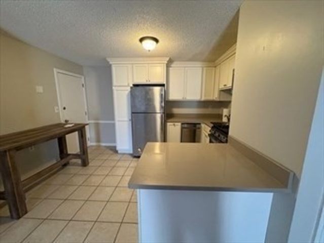 82 Boylston Lane 18, Lowell, MA 01852