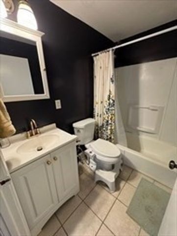 82 Boylston Lane 18, Lowell, MA 01852