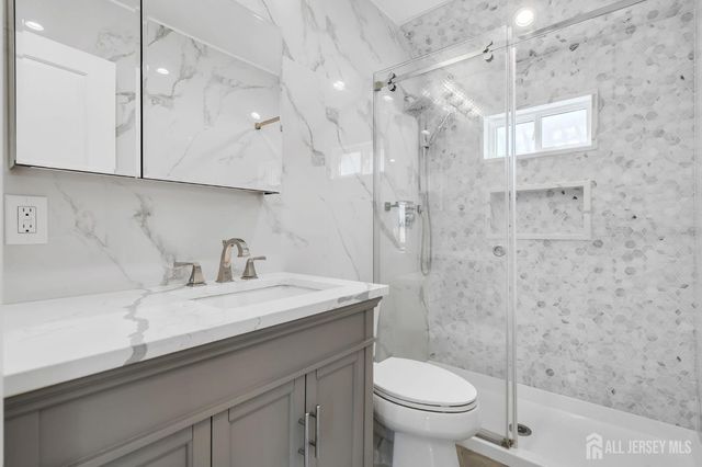 185 E Cliff Road, Colonia, NJ 07067