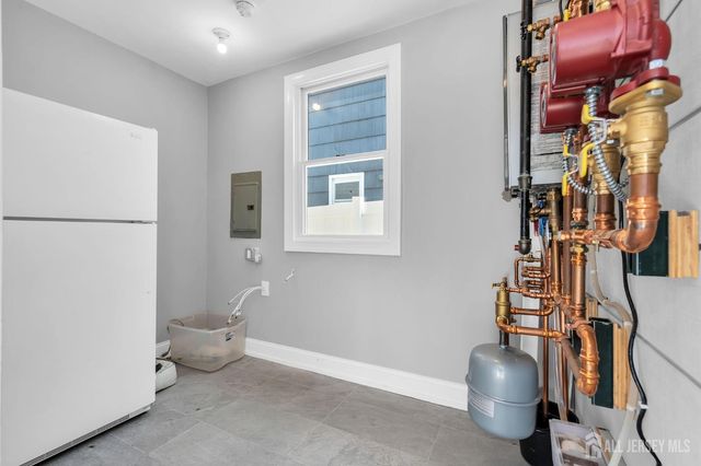 185 E Cliff Road, Colonia, NJ 07067