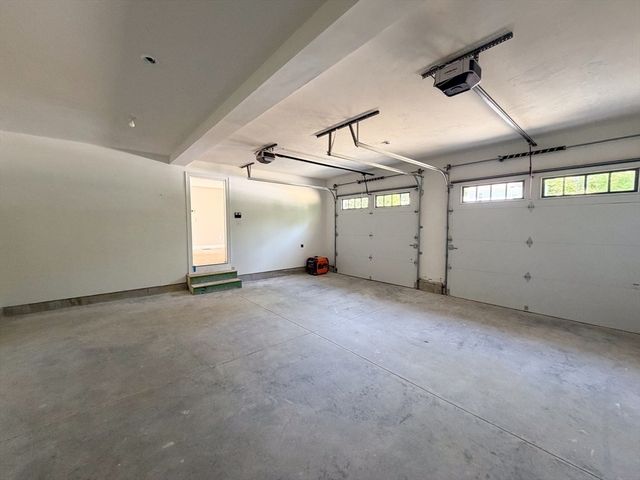 555 Neck Road, Lancaster, MA 01523