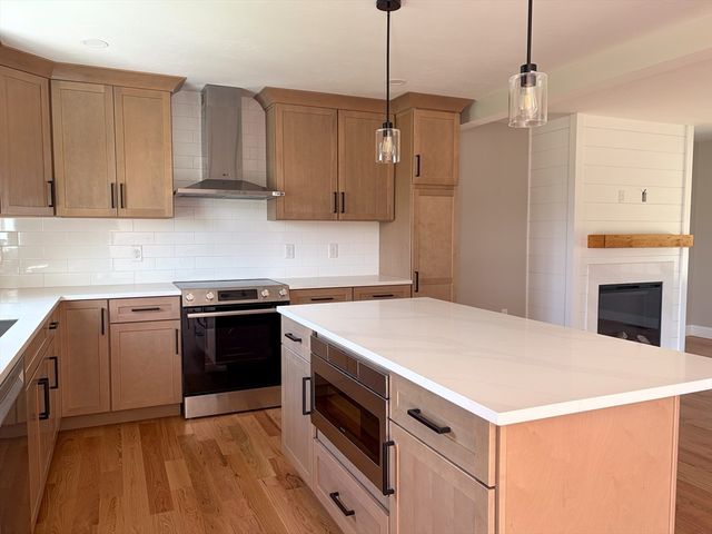 555 Neck Road, Lancaster, MA 01523