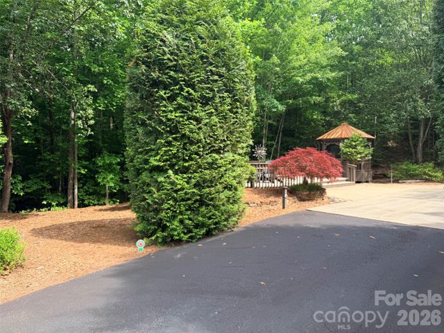 104 Willis Way, Lake Lure, NC 28746