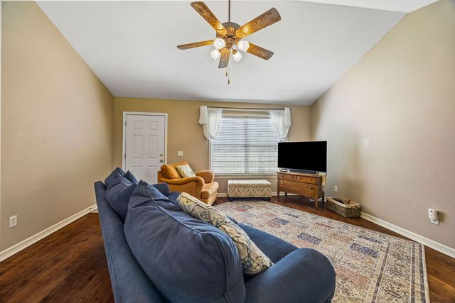1286 Hackberry Place, Elkins, AR 72727