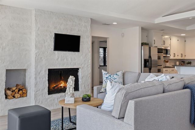 1201 Lakeshore DR, Spicewood, TX 78669