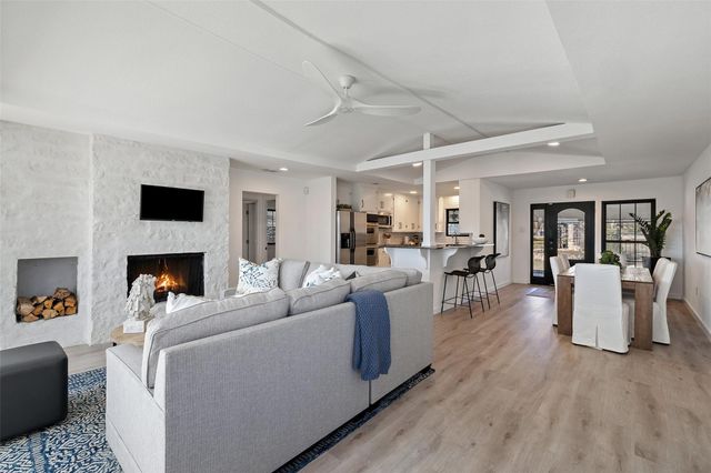 1201 Lakeshore DR, Spicewood, TX 78669