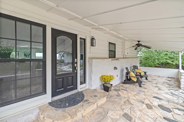 1201 Lakeshore DR, Spicewood, TX 78669