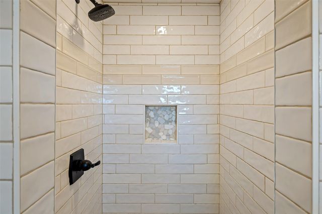 1201 Lakeshore DR, Spicewood, TX 78669