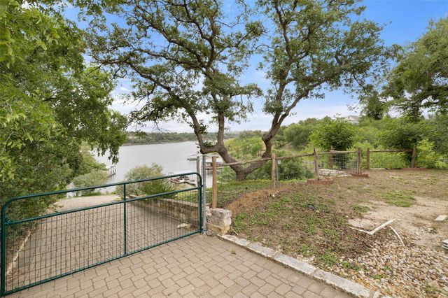 1201 Lakeshore DR, Spicewood, TX 78669