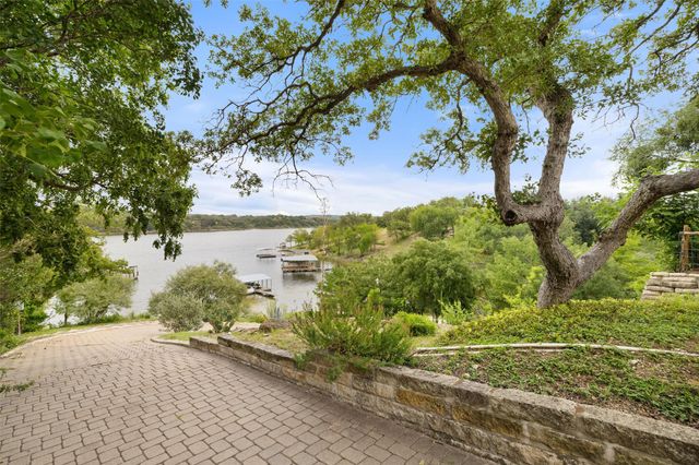 1201 Lakeshore DR, Spicewood, TX 78669