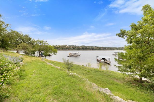 1201 Lakeshore DR, Spicewood, TX 78669